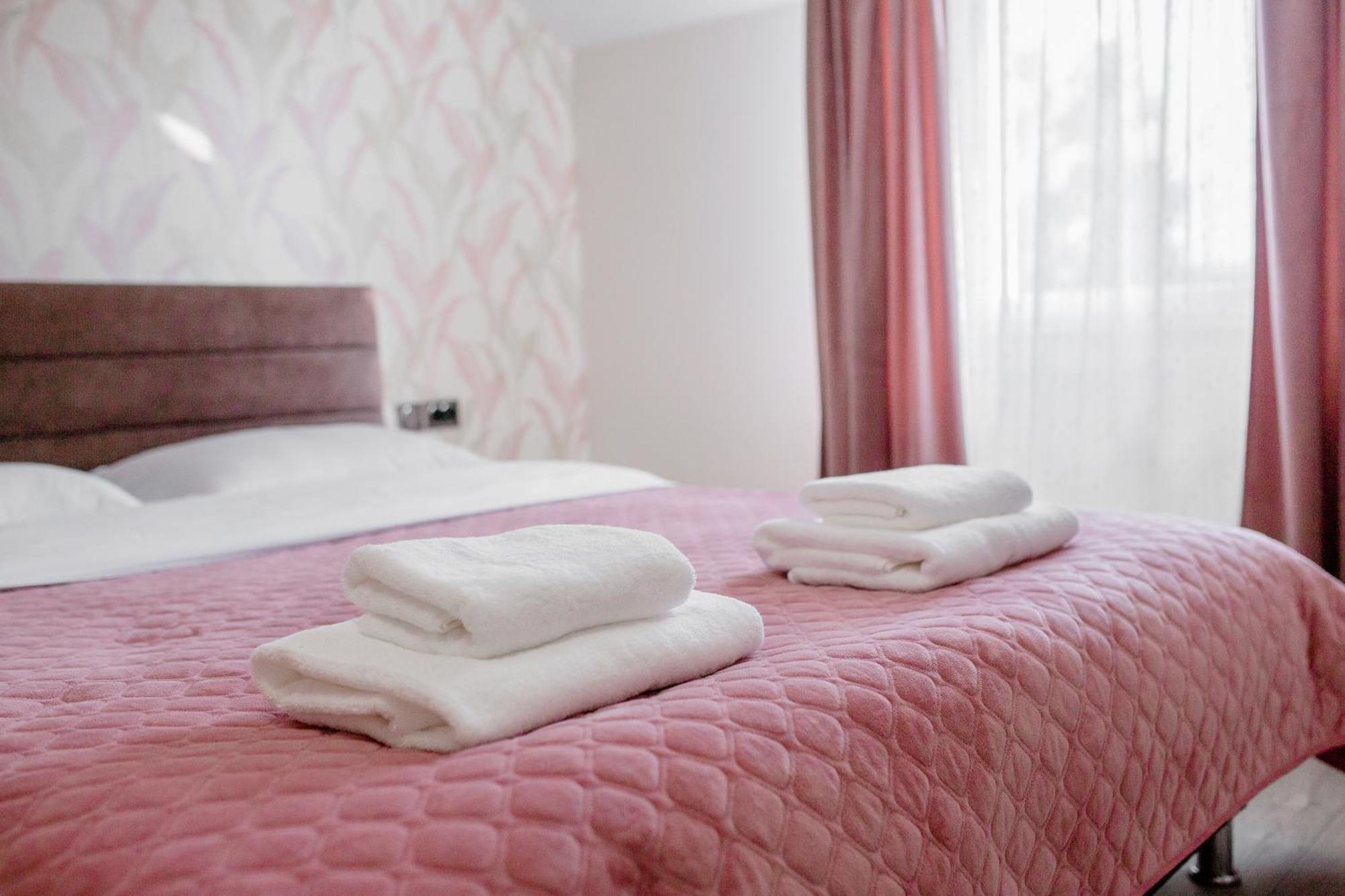 Готель Гайсин «Тіроль» Room photo