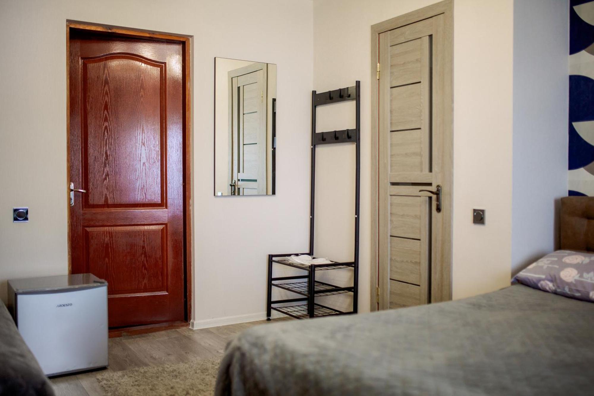 Готель Гайсин «Тіроль» Room photo